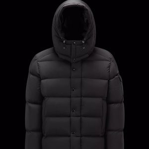 New with tags Moncler Vezere Short Down Jacket